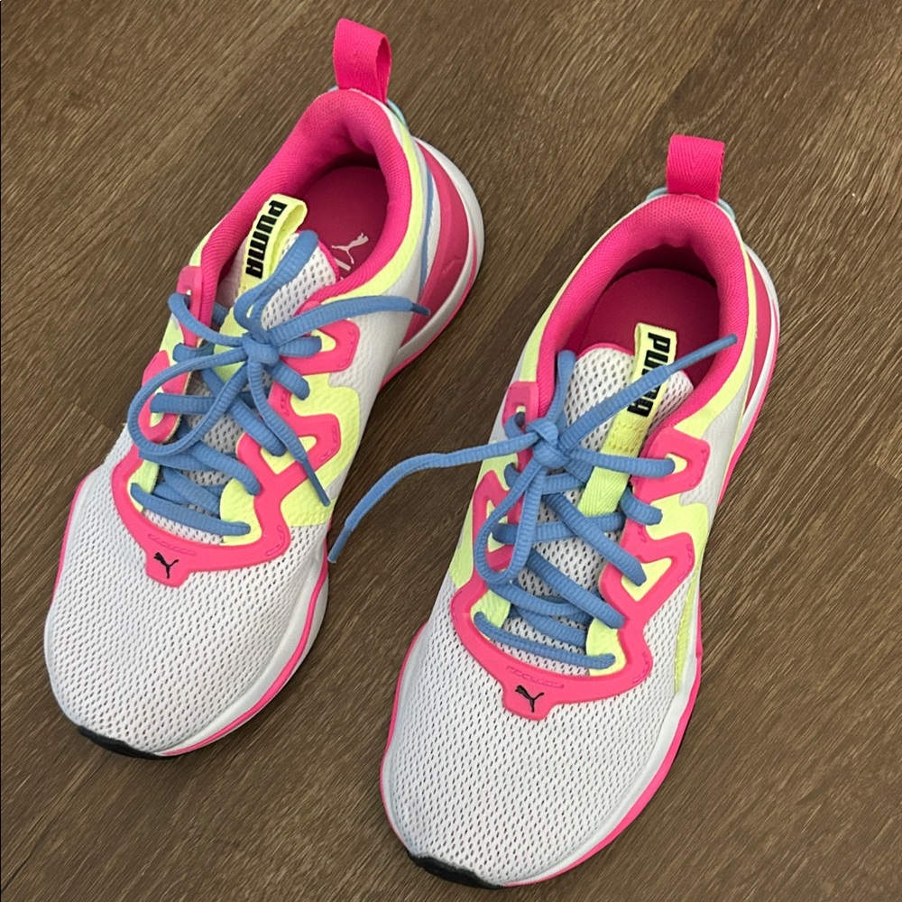 Puma White and Pink Sneakers with Blue Laces